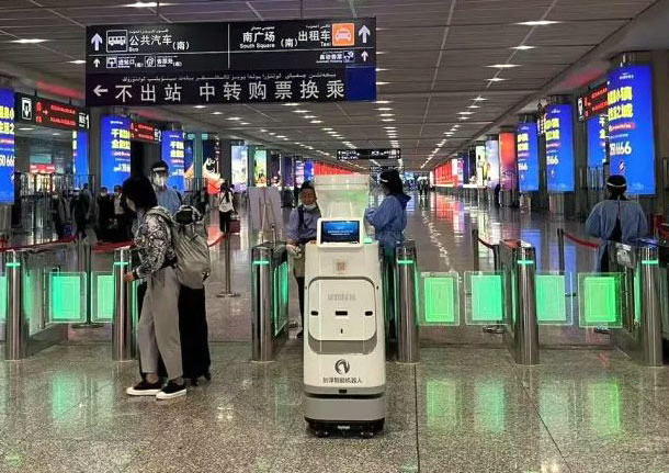 機場(chǎng)智能消毒機器人